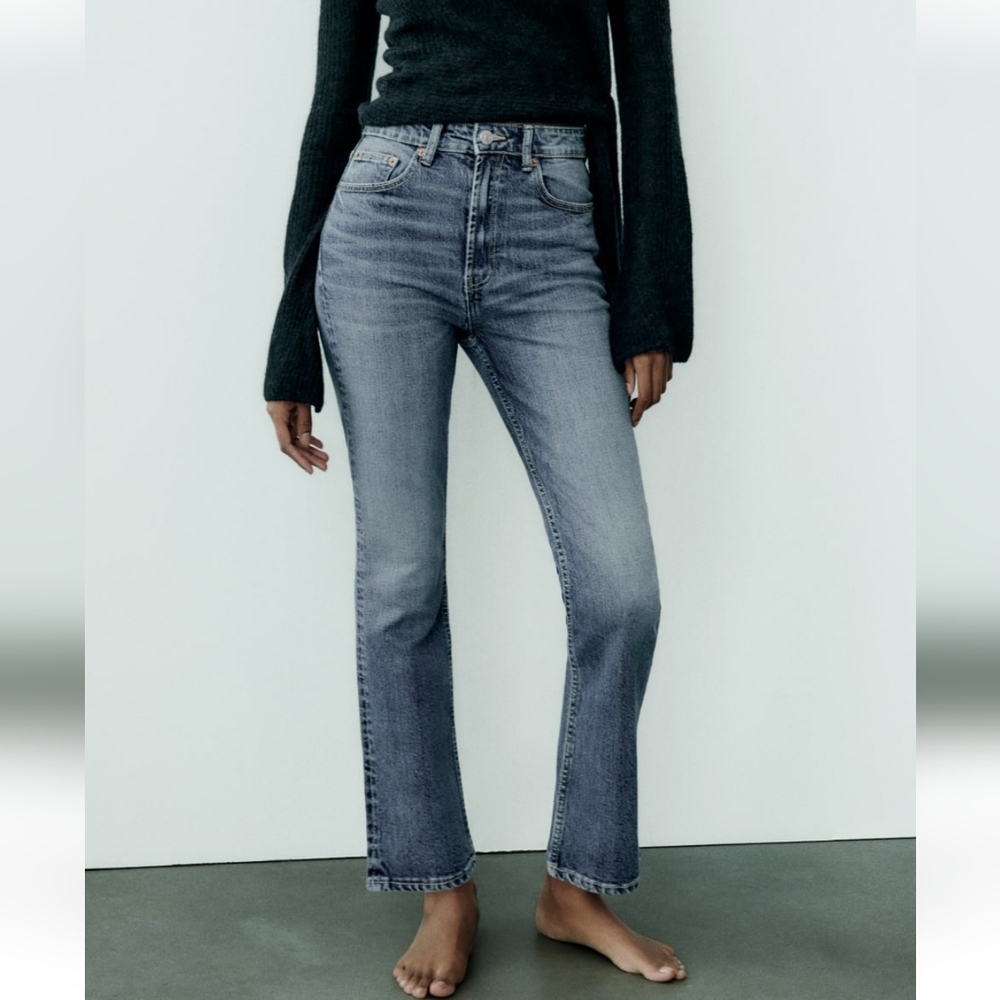 🆕️ Zara Blue Highwaisted Ankle Jeans